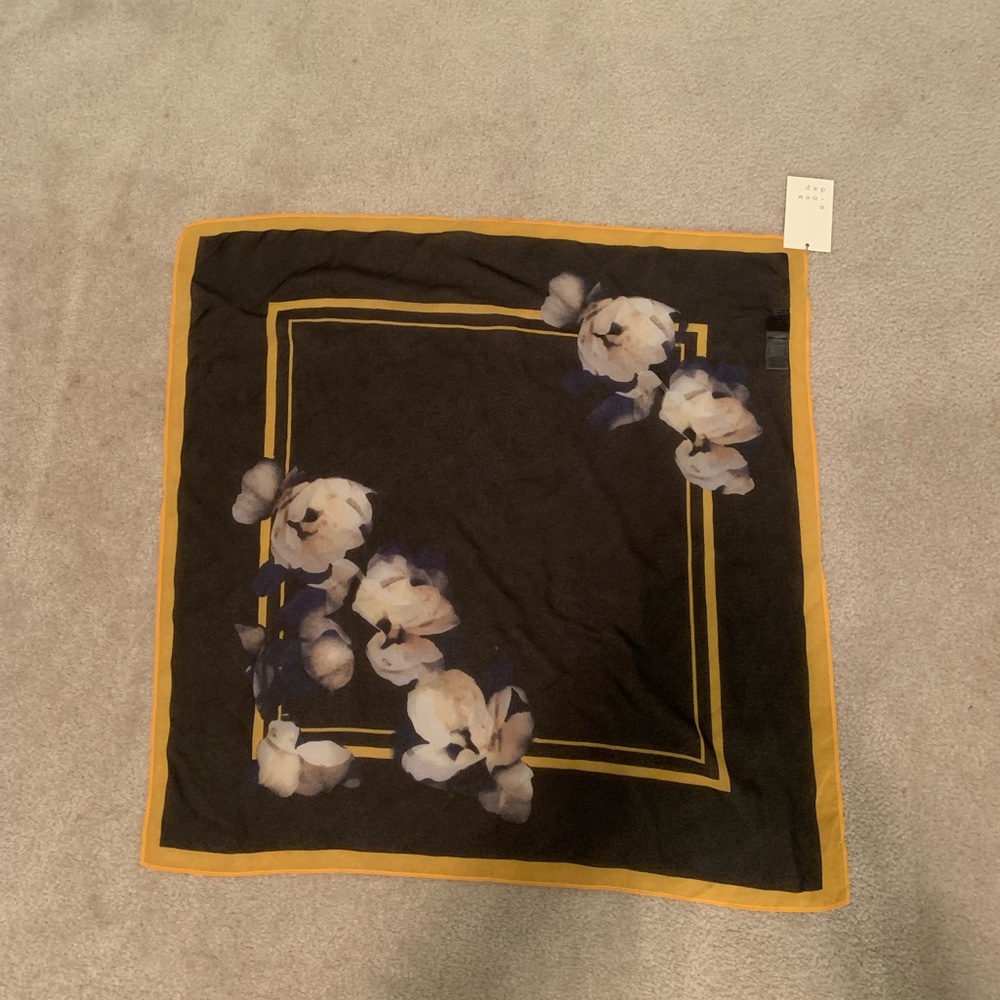 Super pretty feminine floral scarf